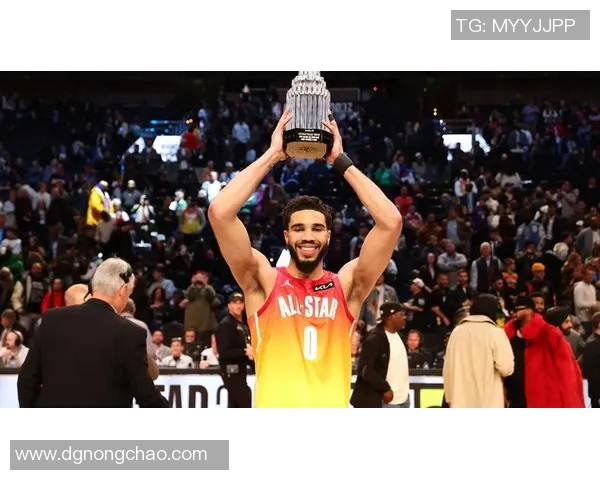 赛后评分出炉:塔图姆成最大亮点! 赛后评分出炉:塔图姆成最大亮点!